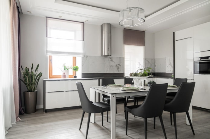 cucina con due finestre