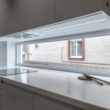 Come organizzare una cucina con una finestra?-5