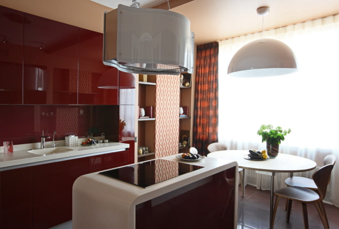 isola all'interno di una piccola cucina