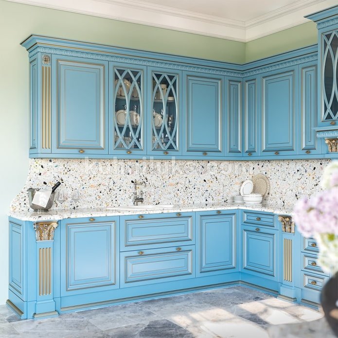 cucina blu con oro