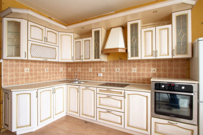 cucina ad angolo con patina