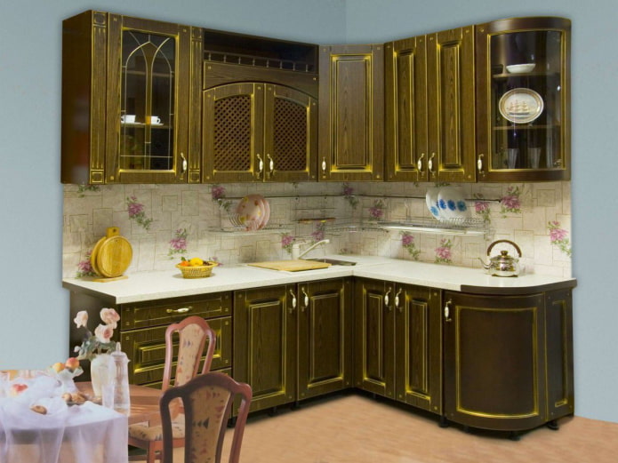 cucina scura con patina