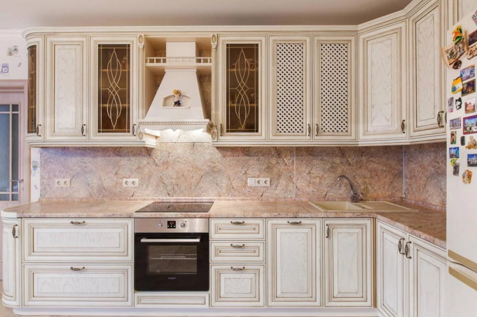 cucina angolare chiara