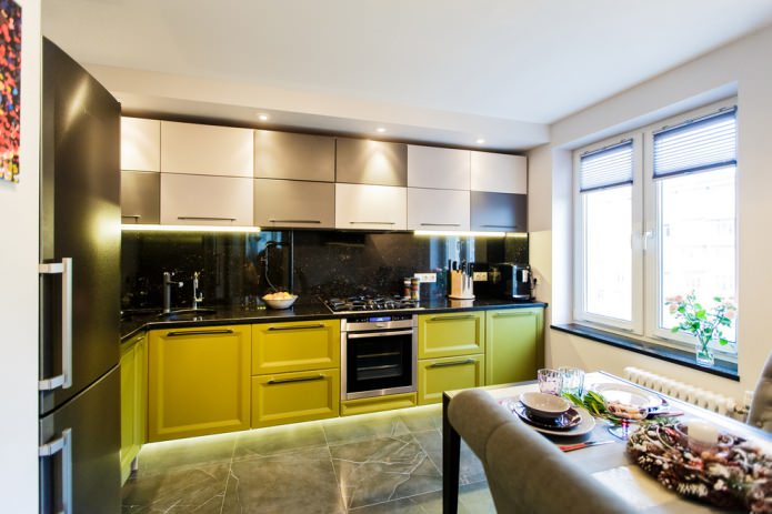 set verde con piano di lavoro scuro
