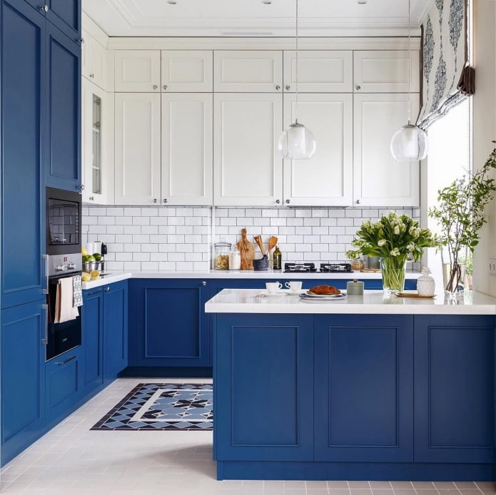 set da cucina blu e bianco