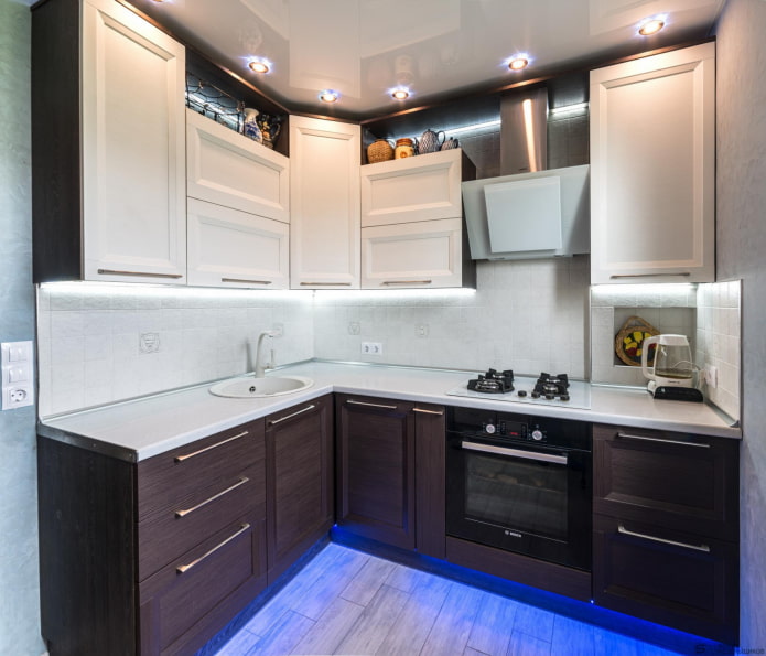 cucina con illuminazione