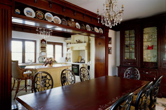 decorazione e illuminazione dello spazio cucina in stile inglese