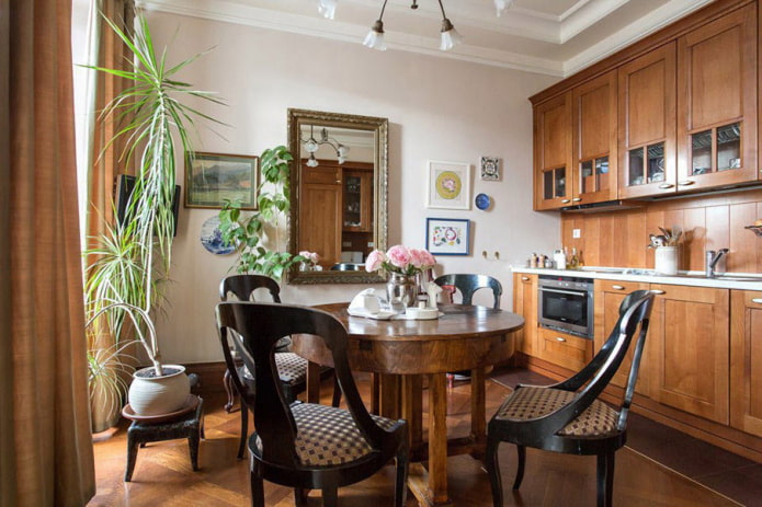 decorazione e illuminazione dello spazio cucina in stile inglese