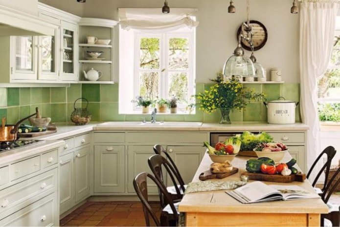 Cucina con grembiule verde