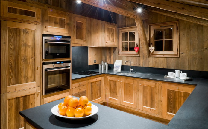 mobili in legno in cucina
