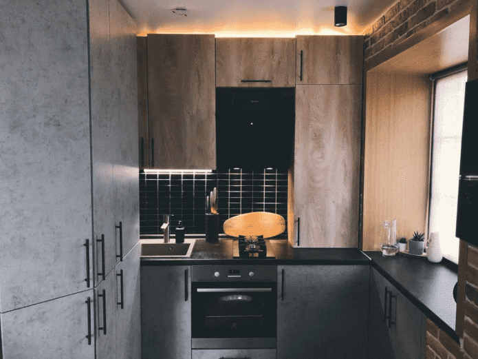 esempio di progettazione di una cucina in stile loft a Krusciovka