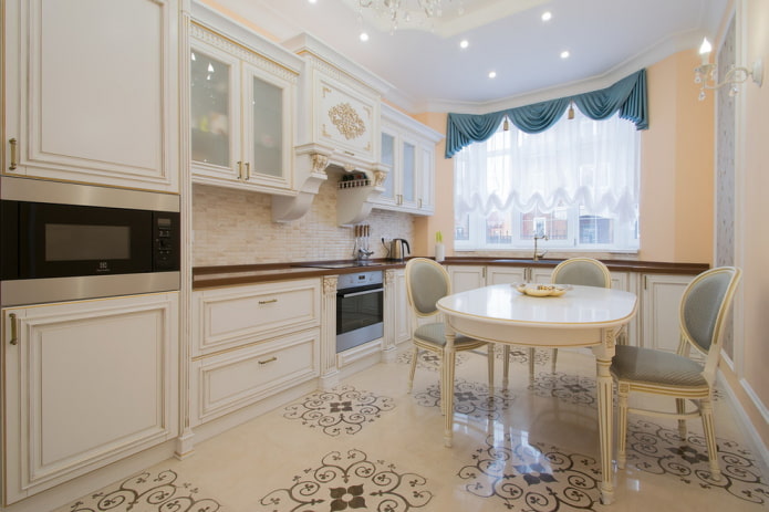 tende all'interno di una cucina classica