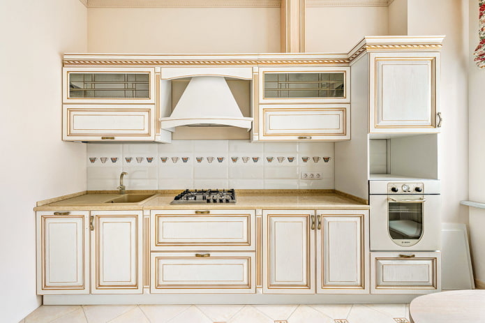 grembiule all'interno di una cucina classica