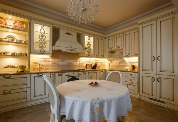 illuminazione all'interno di una cucina classica