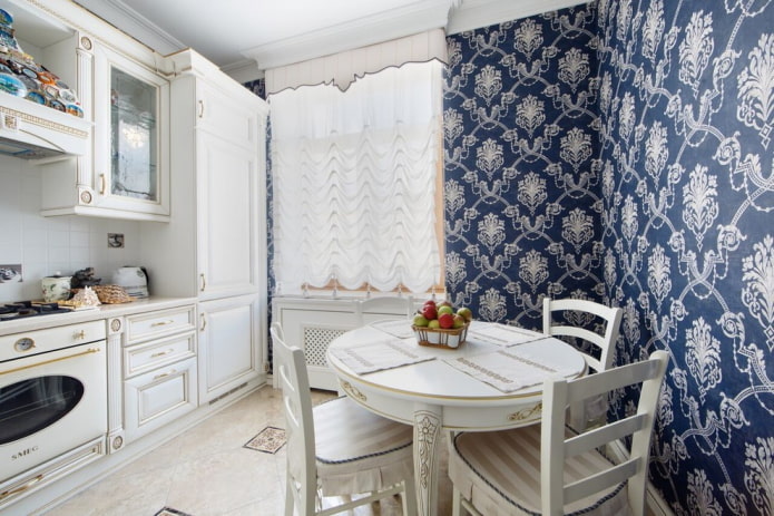 rivestimento murale all'interno di una cucina classica