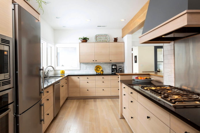 Cucina nei toni del legno