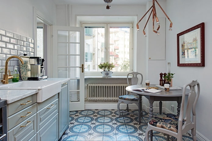 Cucina con piastrelle
