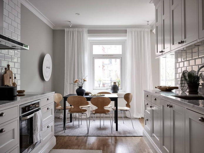 Cucina su due file