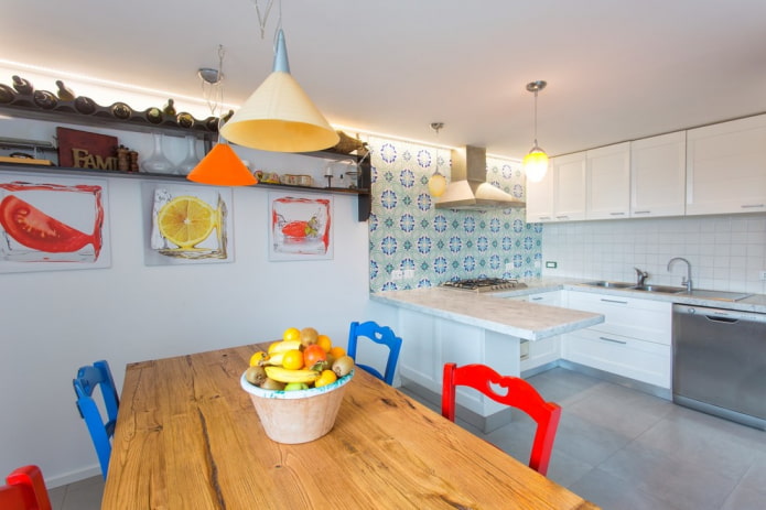 Cucina con accenti luminosi