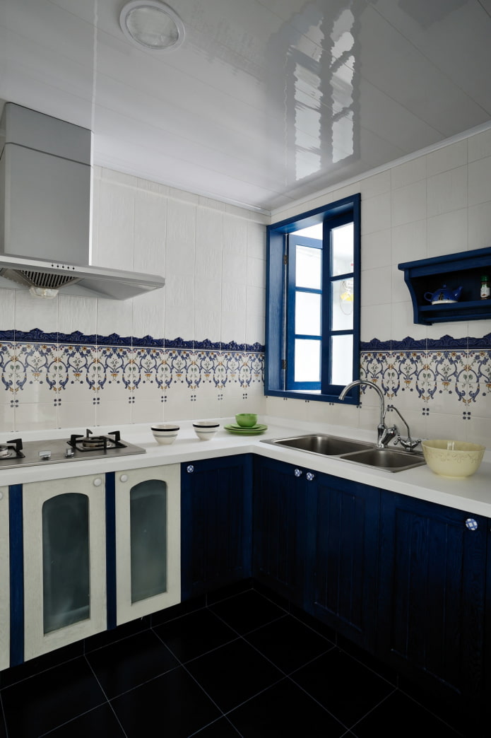 Mobili blu, ripiano aperto