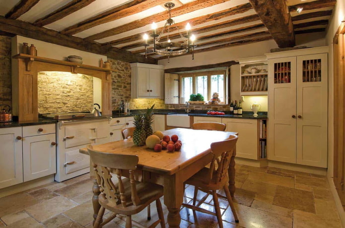 decorazione e illuminazione della cucina in stile rustico country