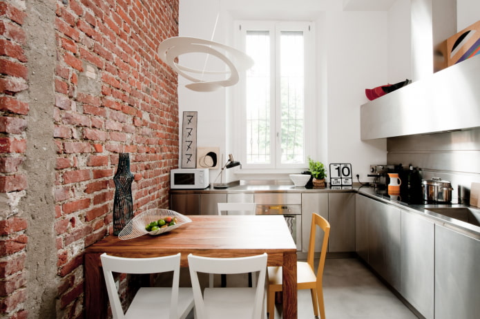 piccola cucina in un appartamento dell'era di Krusciov