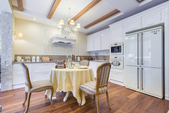 mobili per l'interno della cucina in stile provenzale