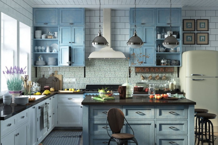 Stile provenzale nell'interno di una cucina blu