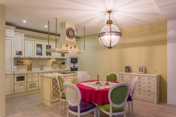 illuminazione dell'interno della cucina in stile provenzale