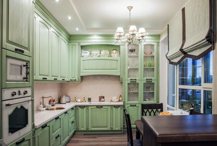 illuminazione dell'interno della cucina in stile provenzale
