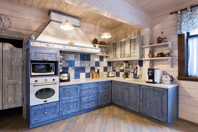 cucina in stile provenzale in una casa privata