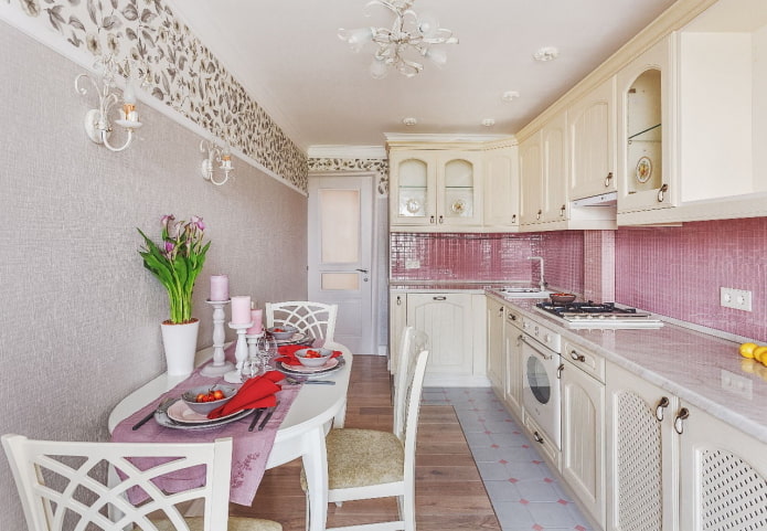 cucina di piccole dimensioni in stile provenzale