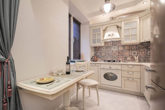 cucina di piccole dimensioni in stile provenzale