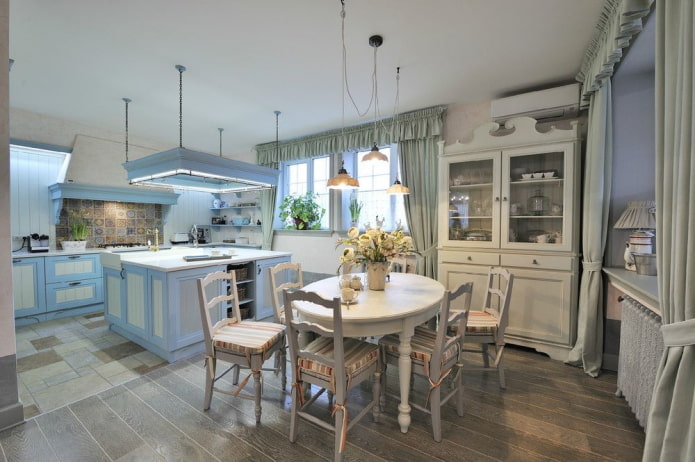 interno della cucina in stile provenzale