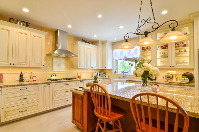decorazione dell'interno della cucina in stile provenzale