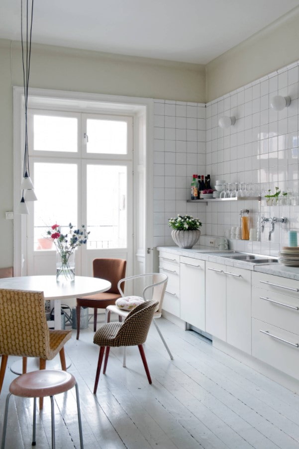 diverse sedie in cucina