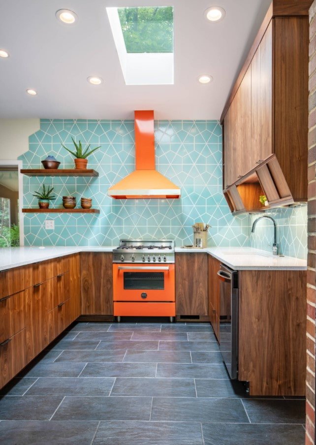 accento sul fornello all'interno della cucina