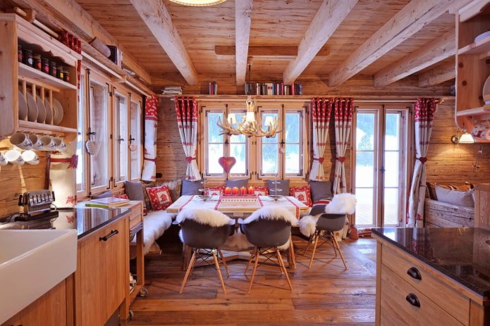 arredamento della cucina in una casa di campagna