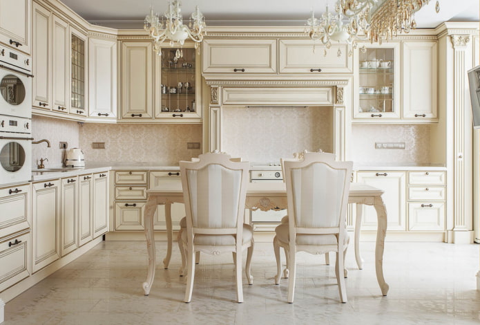cucina chiara in stile classico