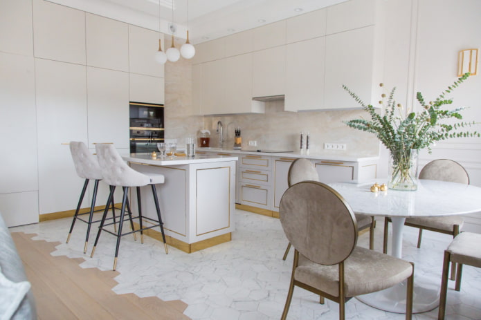 interno della cucina in colori chiari
