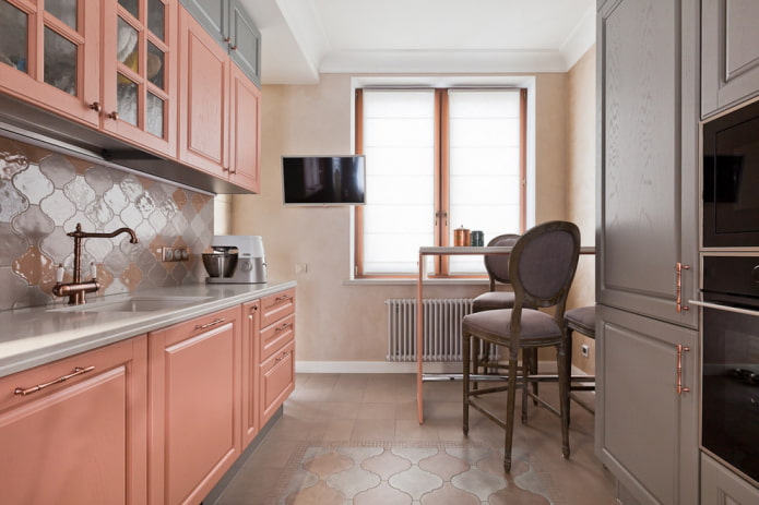 interno della cucina in colori chiari