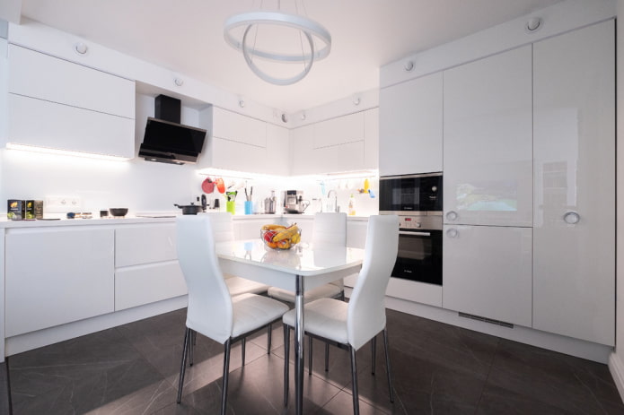 interno della cucina in colori chiari