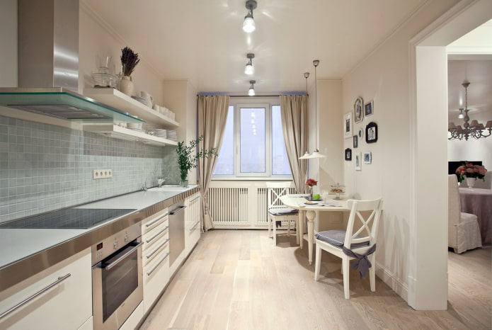 finiture della cucina in colori chiari