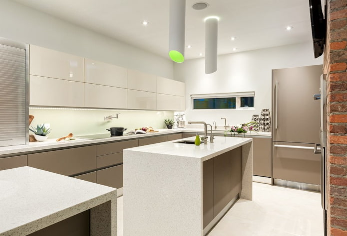 cucina luminosa in stile moderno