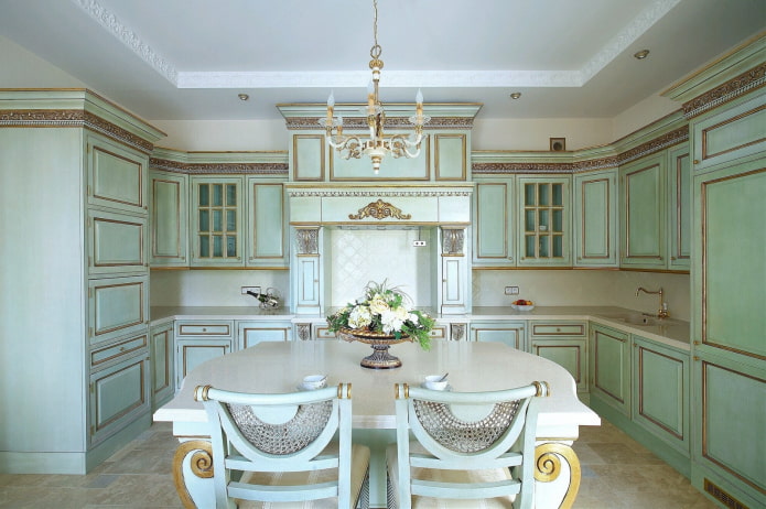 cucina luminosa in stile classico