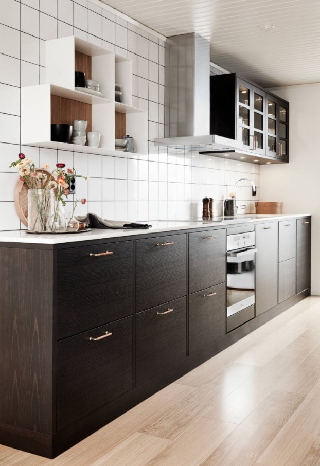 finitura della cucina in abbinamento ai mobili wengé