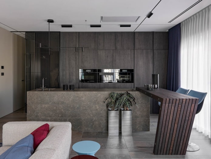 cucina scura sotto il soffitto