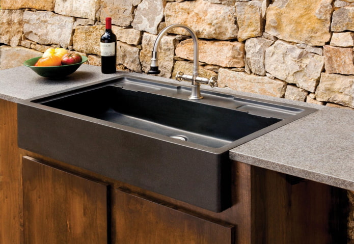lavello da incasso nell'interno della cucina