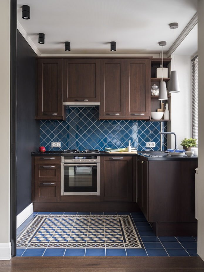 cucina piccola scura