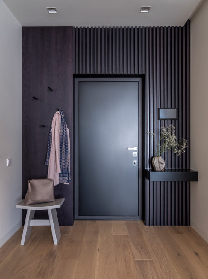 design della porta d'ingresso nell'appartamento